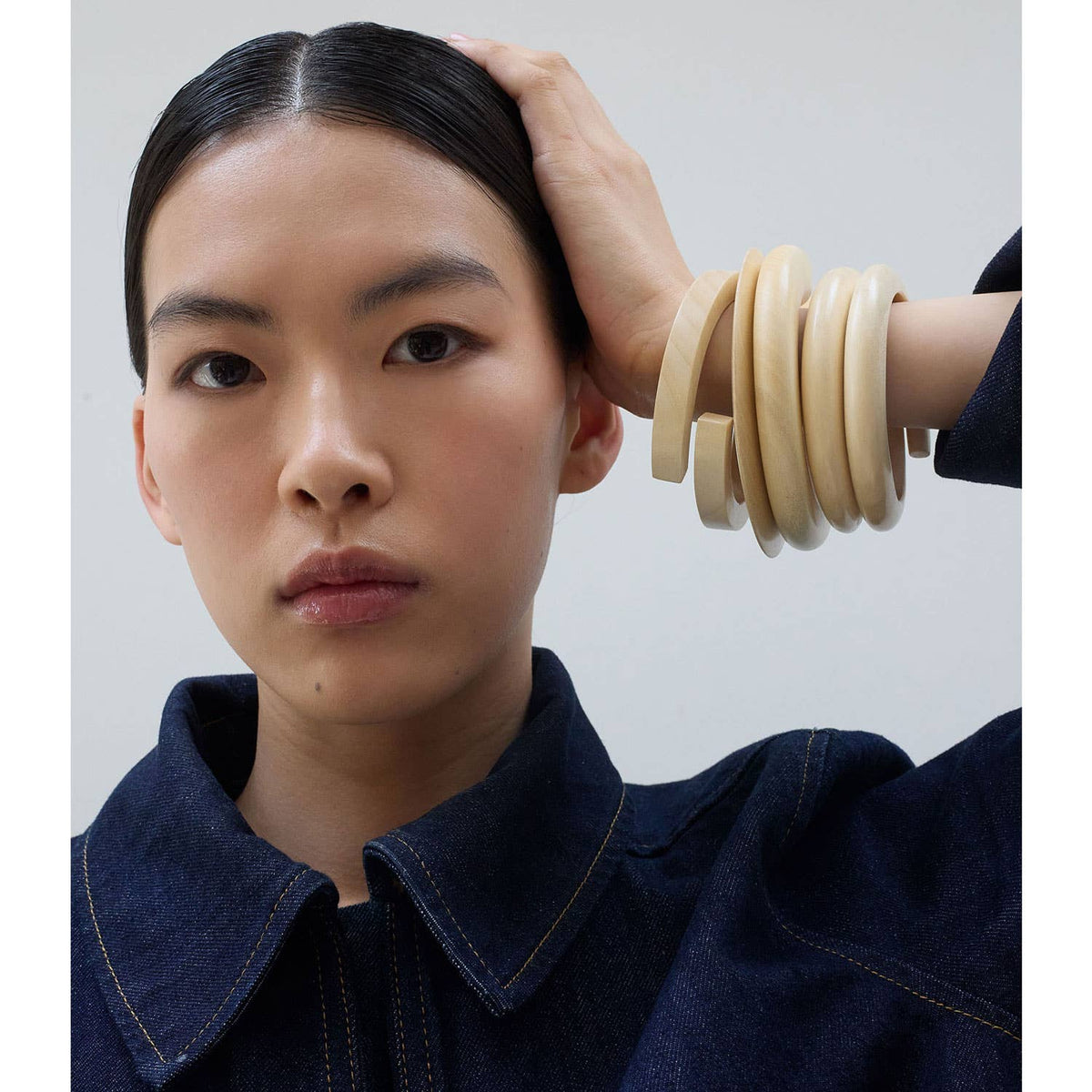 White Wood Spiral Bangle Bracelet 
: M