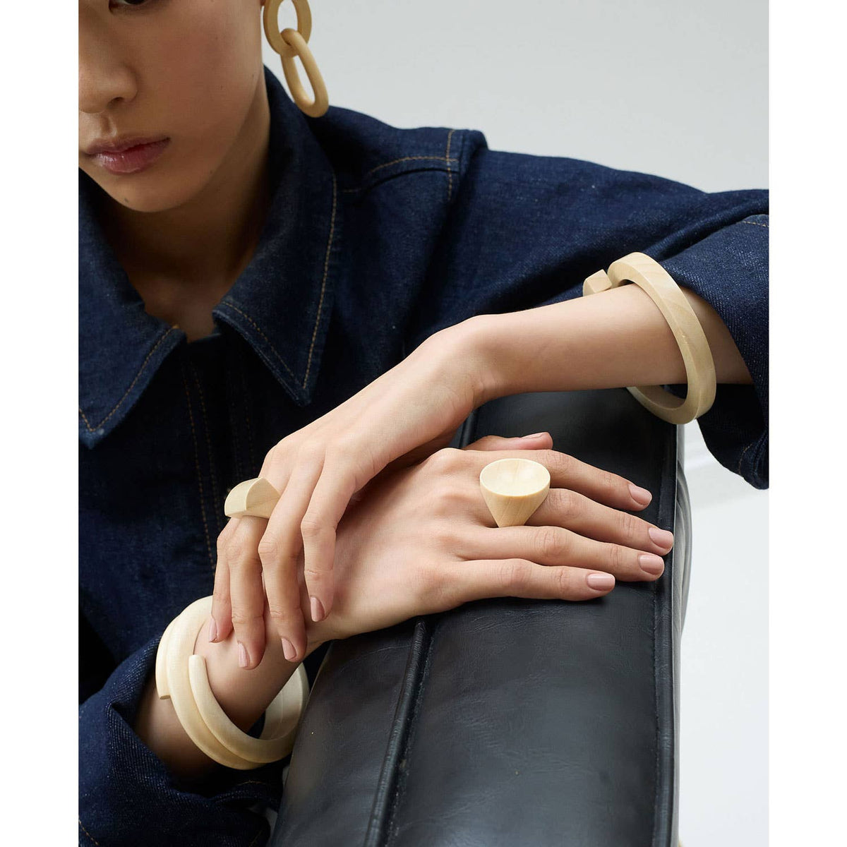 White Wood Spiral Bangle Bracelet 
: M