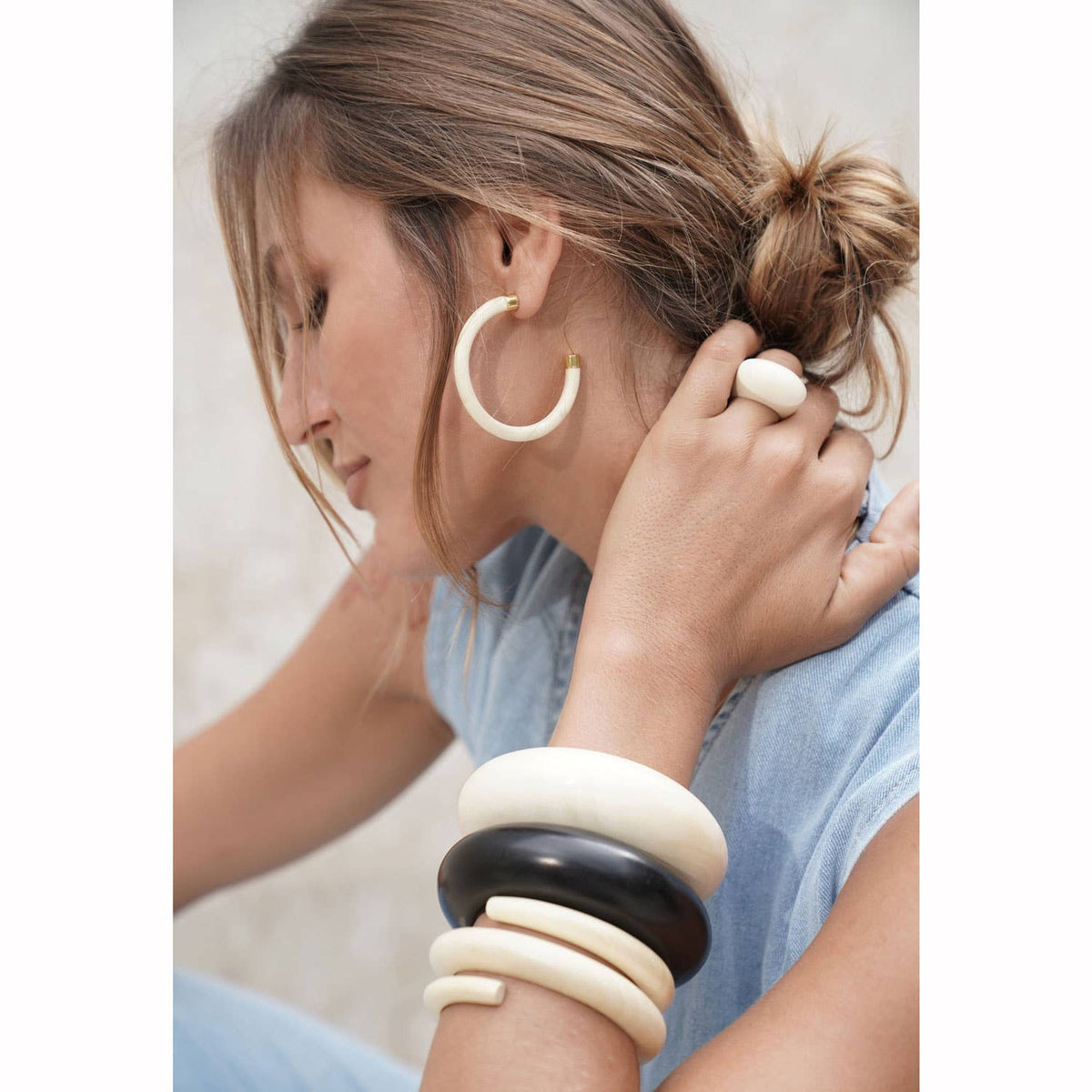 White Wood Spiral Bangle Bracelet 
: M