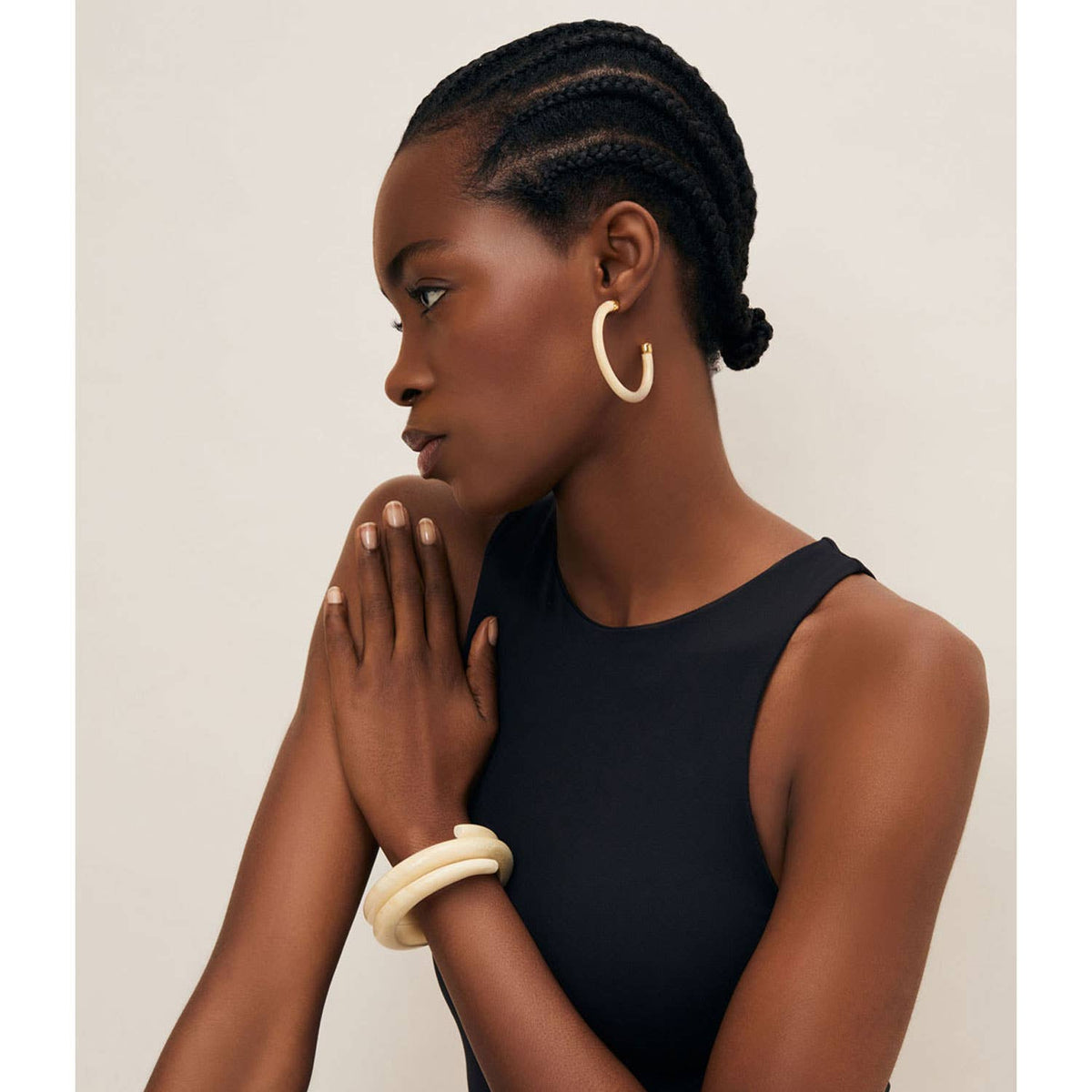 White Wood Spiral Bangle Bracelet 
: M