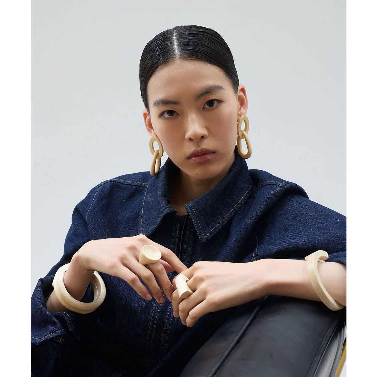 White Wood Spiral Bangle Bracelet 
: M