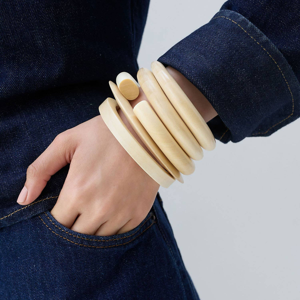 White Wood Spiral Bangle Bracelet 
: M