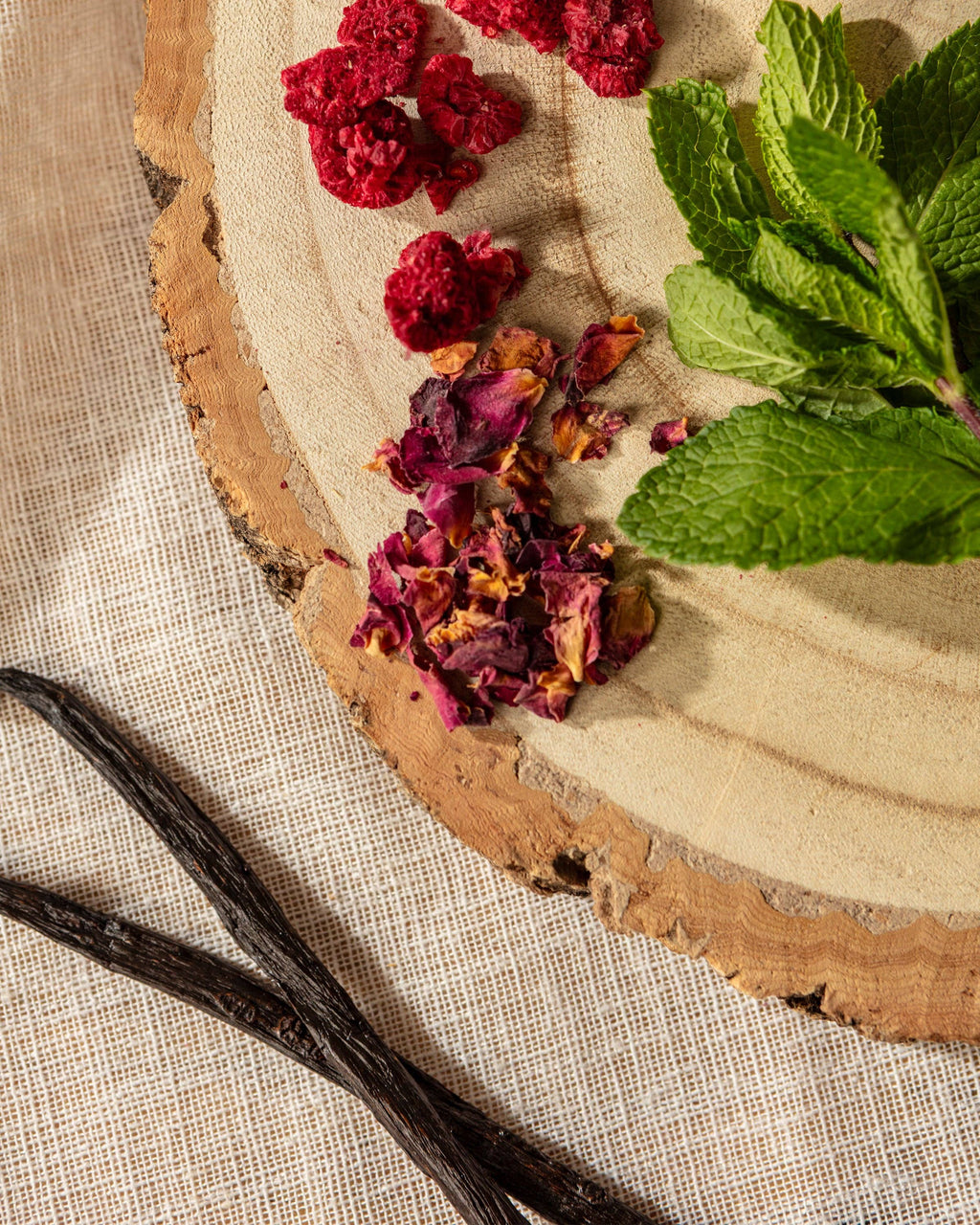 Raspberry Mint Neutral Core Candle Small - Abhaile Interiors